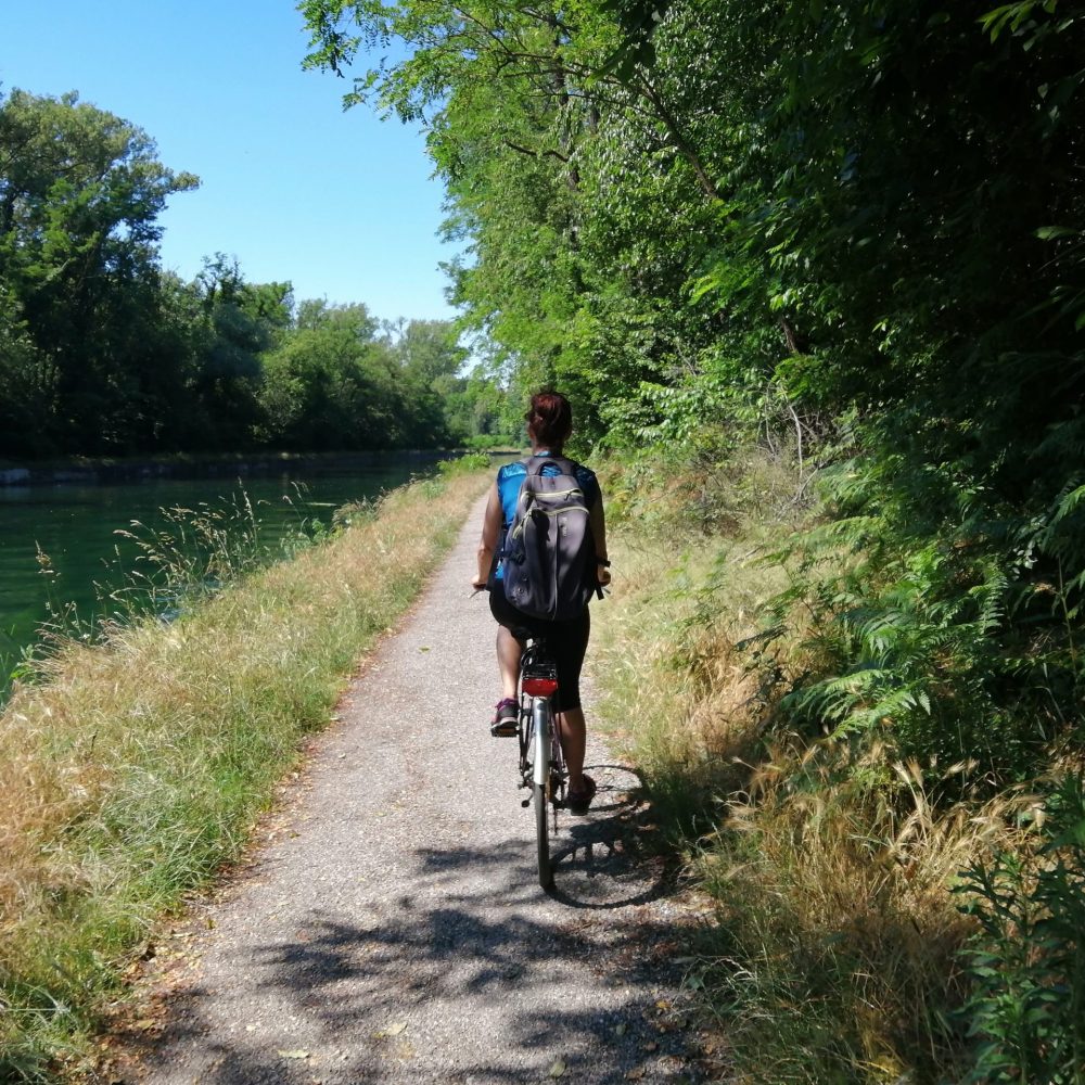 passeggiata in bici sul Naviglio